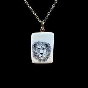 Vintage Lion Pendant Necklace Lucite‎ Acrylic Gold Tone Chain 8"